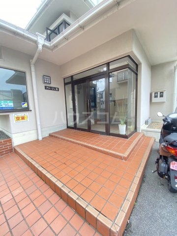 19/25 エントランス