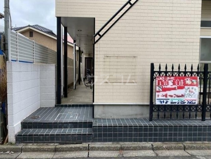 2/2 エントランス