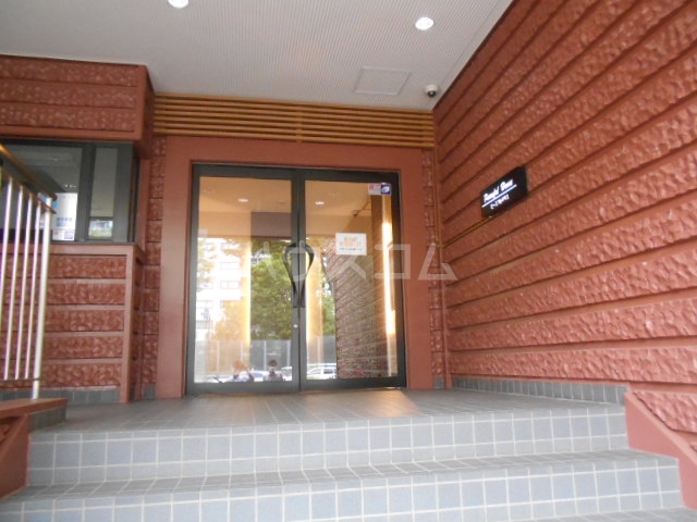 17/26 エントランス