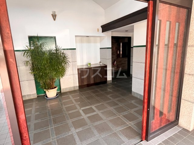 22/30 エントランス