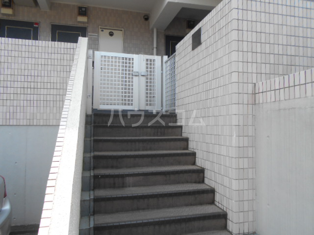 26/30 エントランス