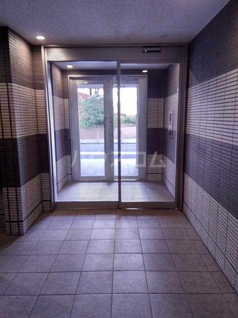 26/30 エントランス