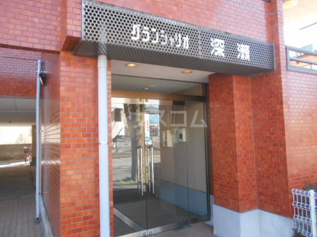 21/30 エントランス