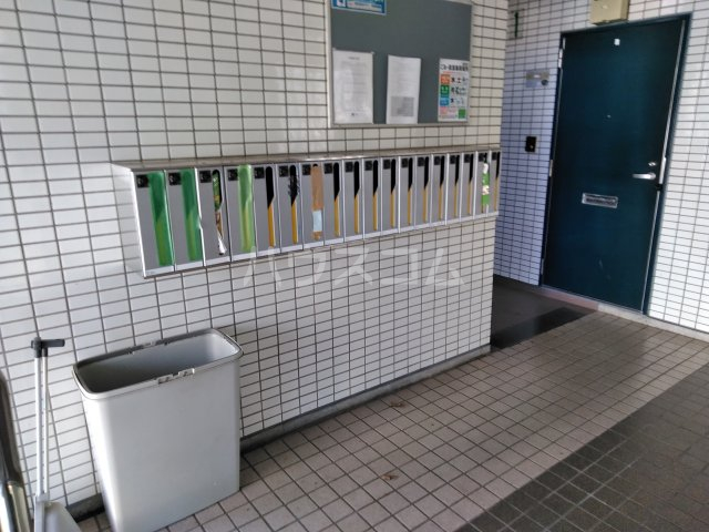 24/30 エントランス