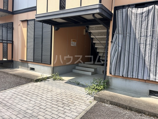 27/30 エントランス