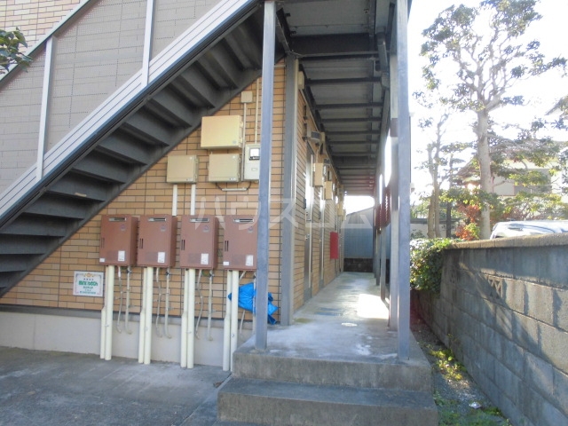 16/17 エントランス