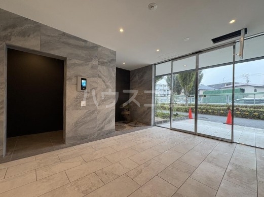 22/30 エントランス