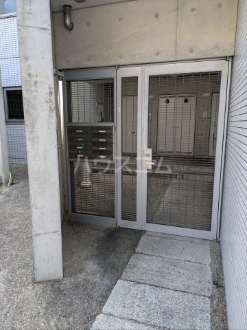 28/30 エントランス