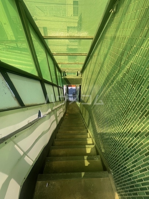 25/30 エントランス