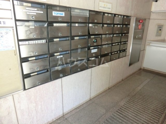 18/28 エントランス