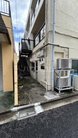 24/25 エントランス