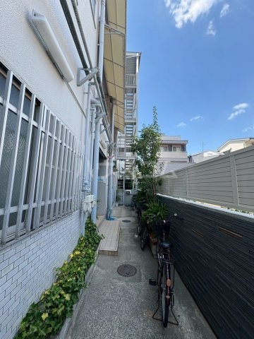 18/27 エントランス