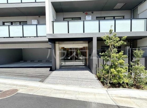 25/30 エントランス