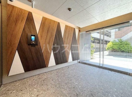 27/30 エントランス