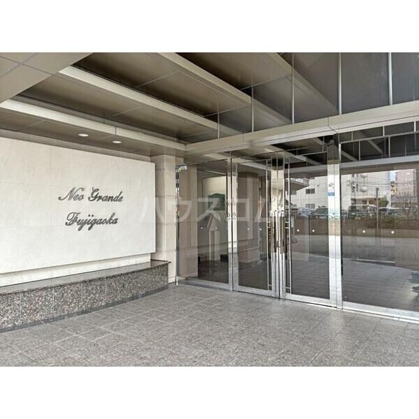 28/30 エントランス