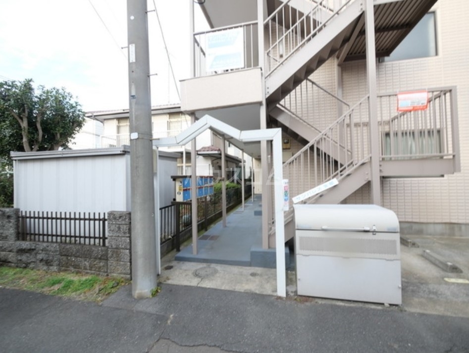 16/21 エントランス