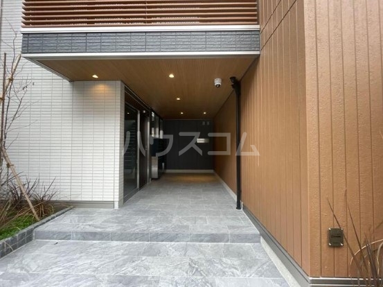 23/30 エントランス