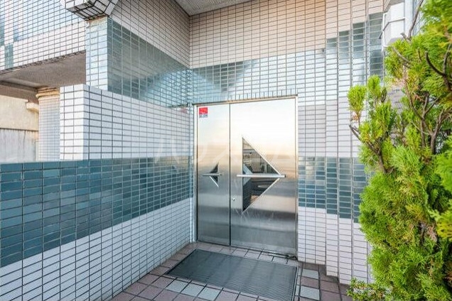 28/30 エントランス