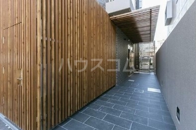 17/27 エントランス