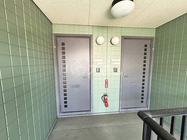 27/30 エントランス