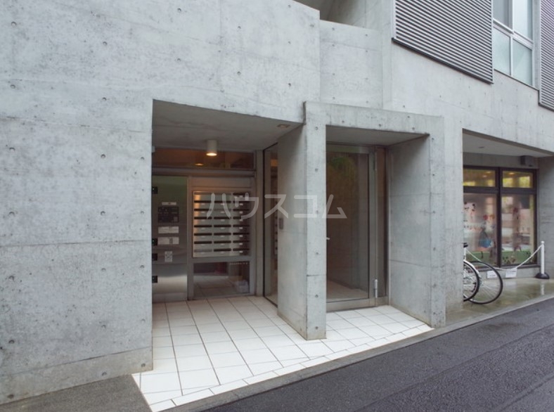 14/20 エントランス