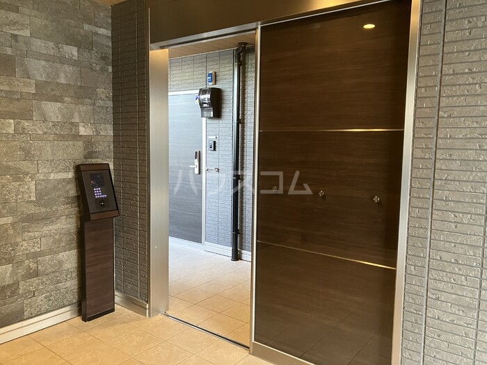 25/30 エントランス