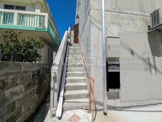 22/24 エントランス