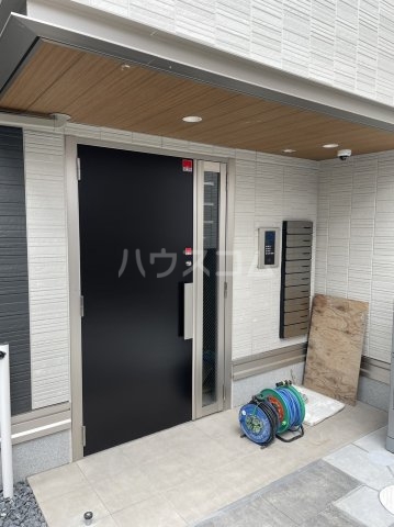 25/30 エントランス