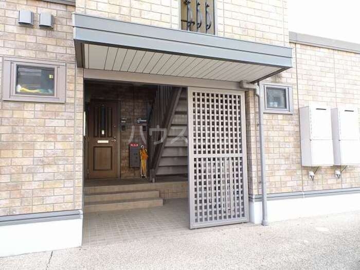 18/28 エントランス