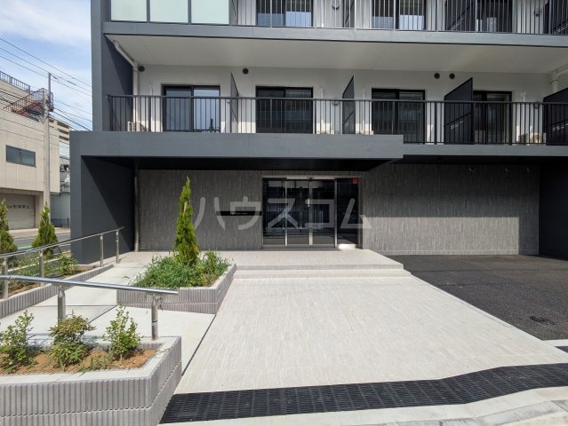 28/30 エントランス