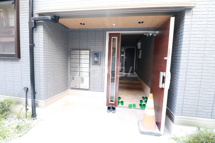 19/30 エントランス