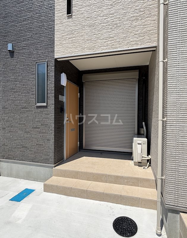 21/23 エントランス