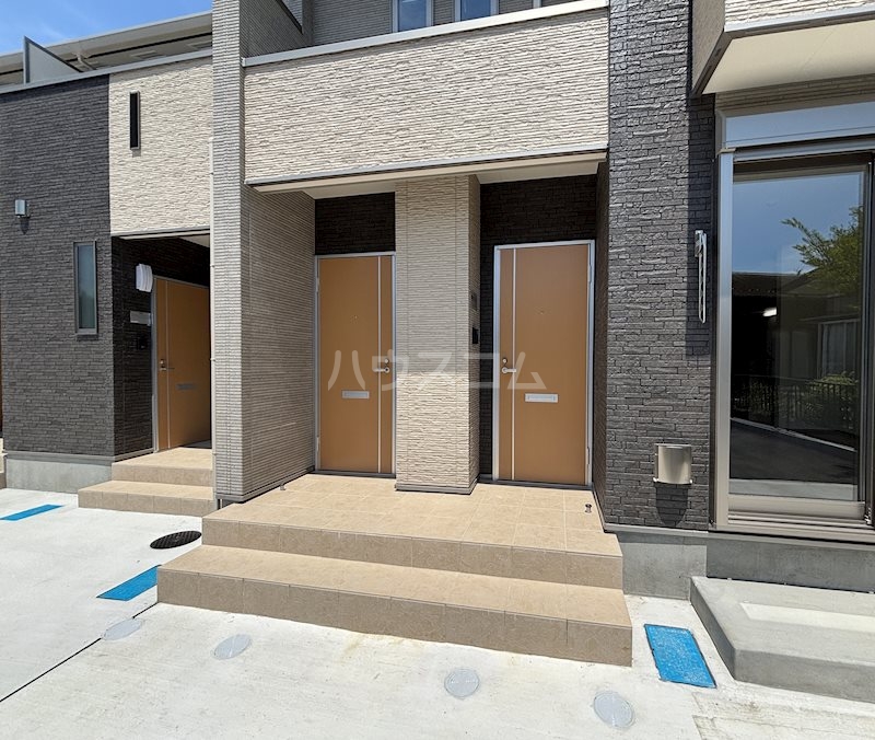 20/21 エントランス