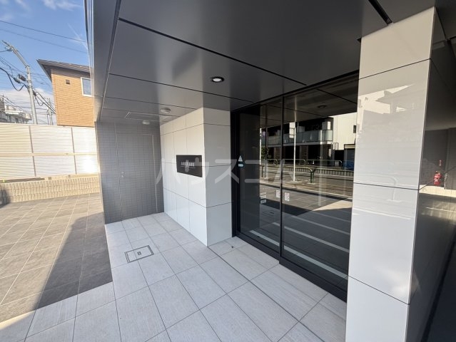 21/30 エントランス