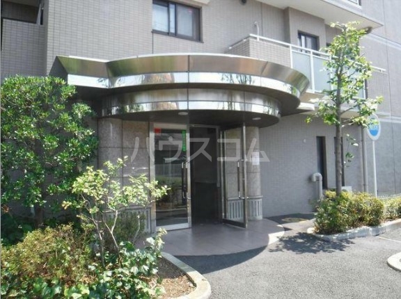 18/25 エントランス