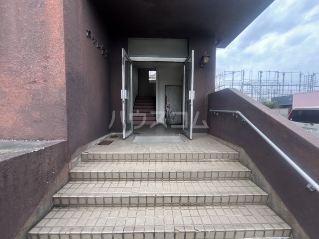 23/30 エントランス