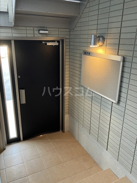 28/30 エントランス