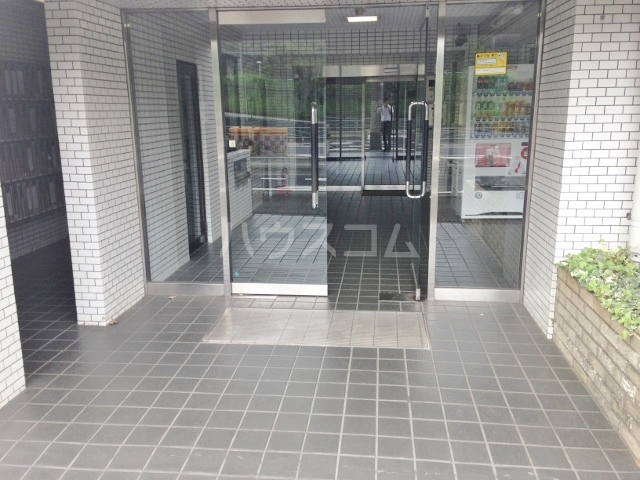 28/30 エントランス