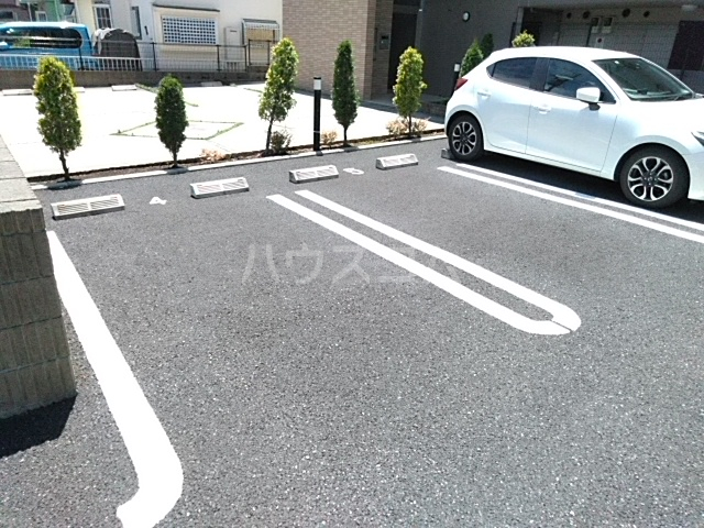 28/30 駐車場