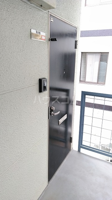 28/29 エントランス