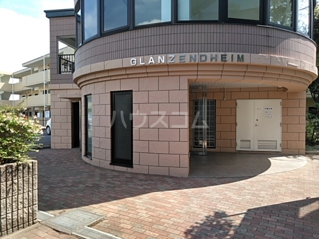 27/30 エントランス