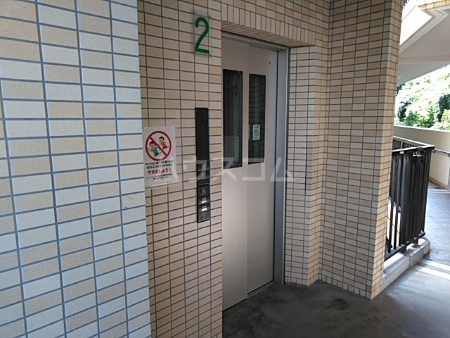 28/30 エントランス