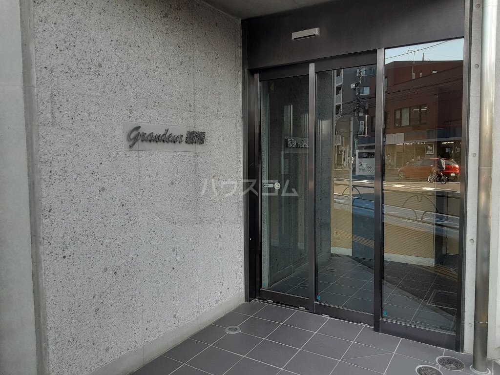 26/30 エントランス