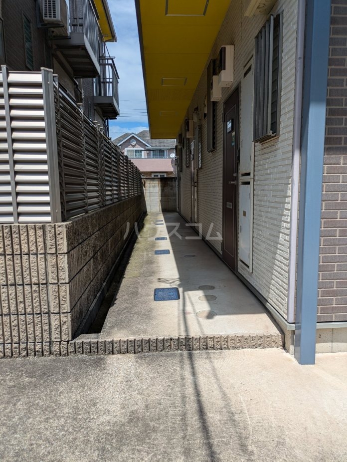 27/30 エントランス