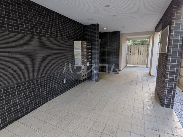 16/26 エントランス