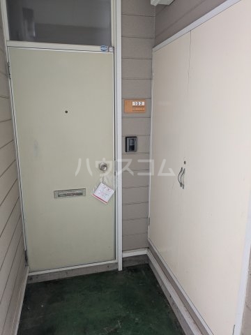 27/30 エントランス