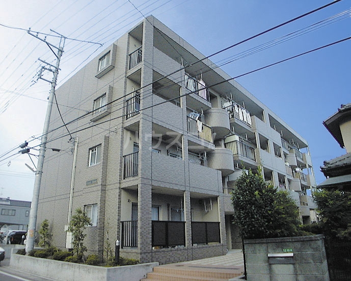 18/28 エントランス