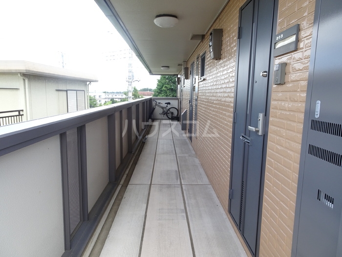 17/23 エントランス