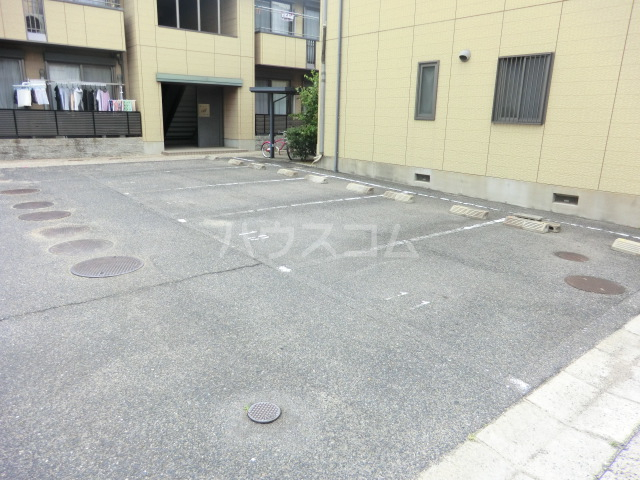 2/6 駐車場