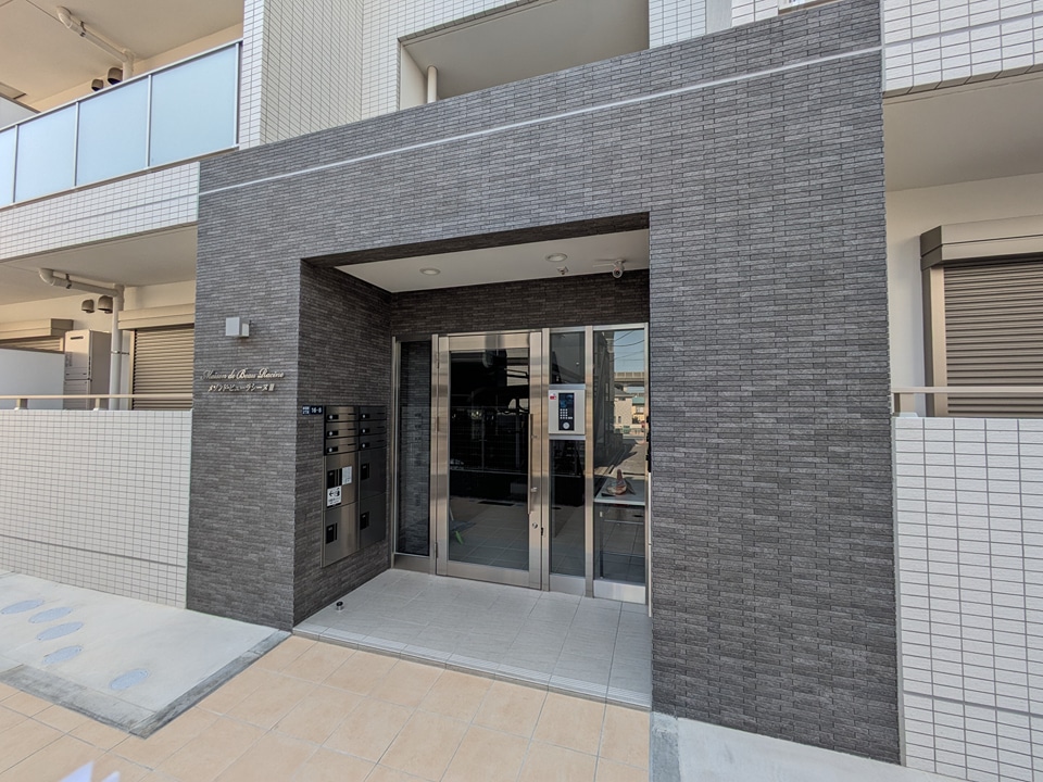 23/30 エントランス